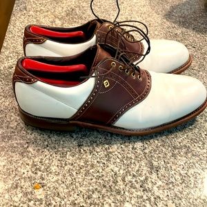 These are great looking FootJoy Classics, the real ones with leather soles.